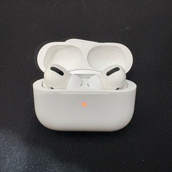 Apple AirPods Pro 1st Generation A2083 A2084 with Charging Case A2190 - White - Picture 2 of 8